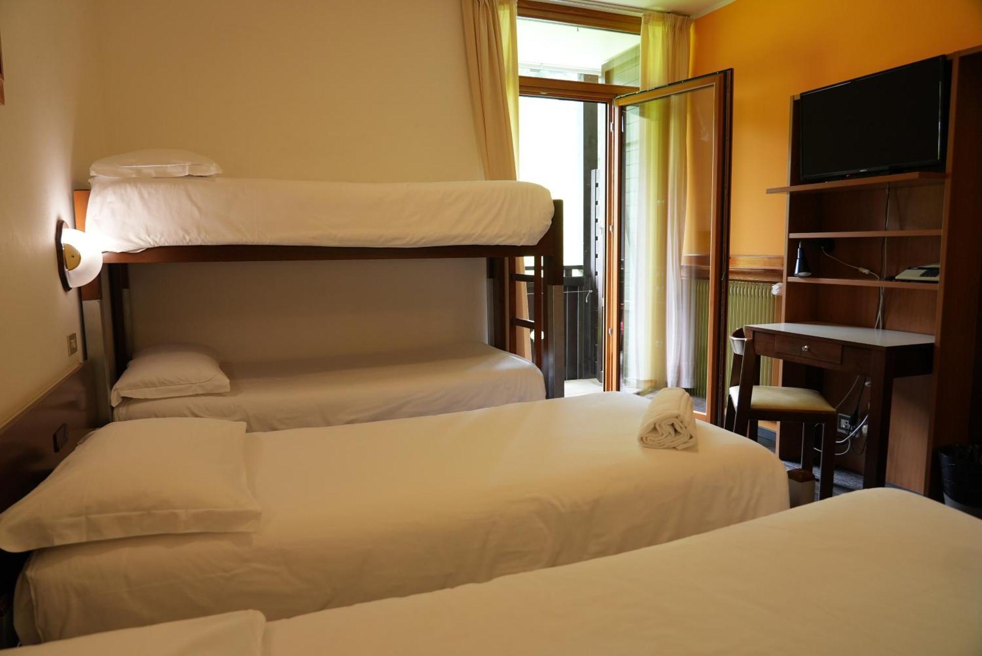Hotel Davost Форни-ди-Сопра Экстерьер фото